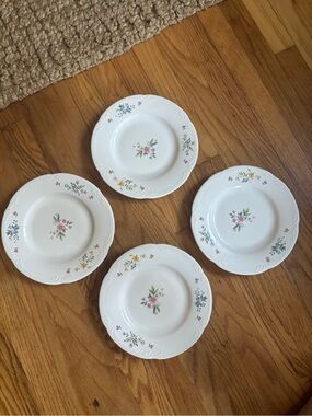 Classic White Floral Ceramic Dinner Plates - Set of 4